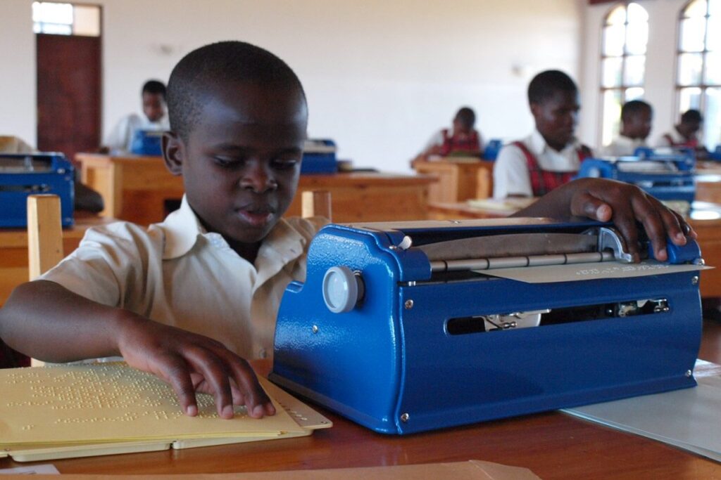 Maszyny brajlowskie dla niewidomych dzieci z Kibeho (Rwanda)