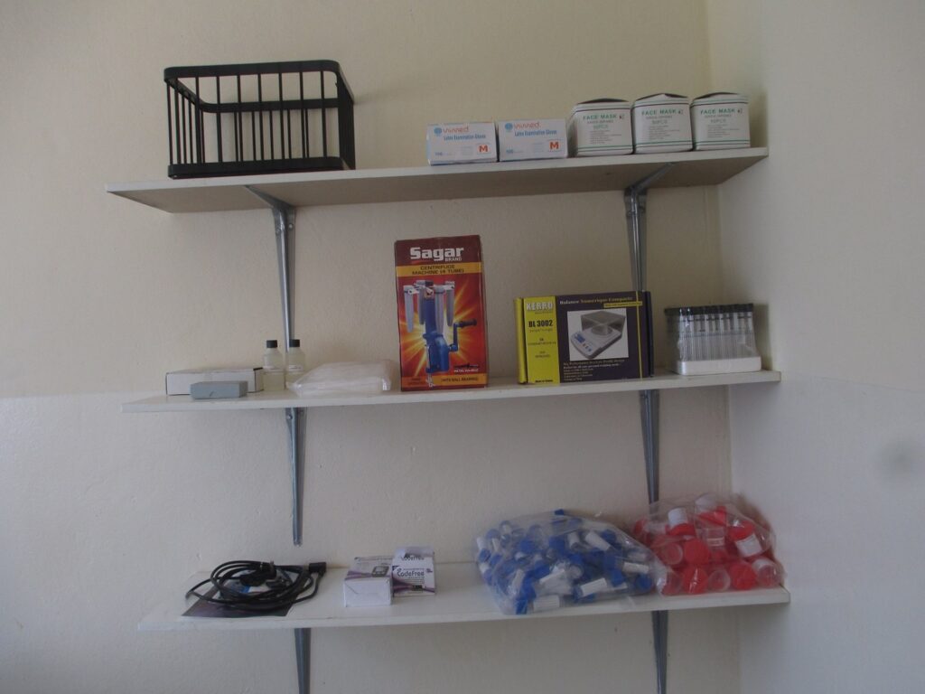 Sprzęt laboratoryjny dla ośrodka zdrowia w Chamilali (Zambia)