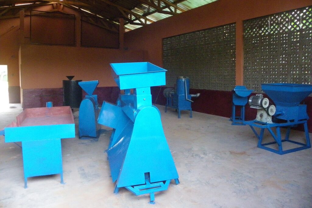 Budowa olejarni w Ayos (Kamerun)