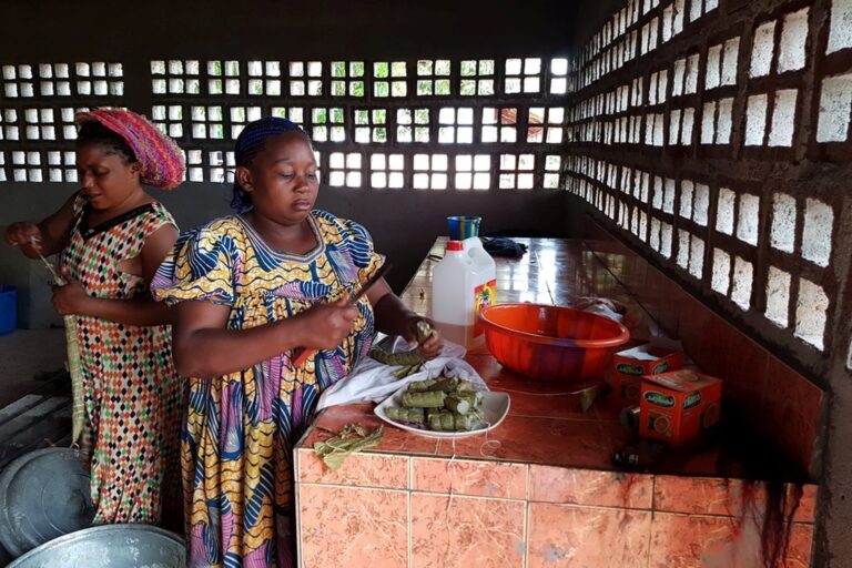Budowa kuchni dla szkoły w Abong-Mbang (Kamerun)