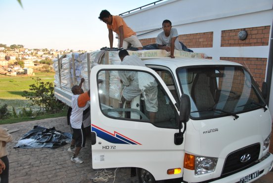 Ciężarówka dla Centrum Dzieci Ulicy w Antananarivo (Madagaskar)