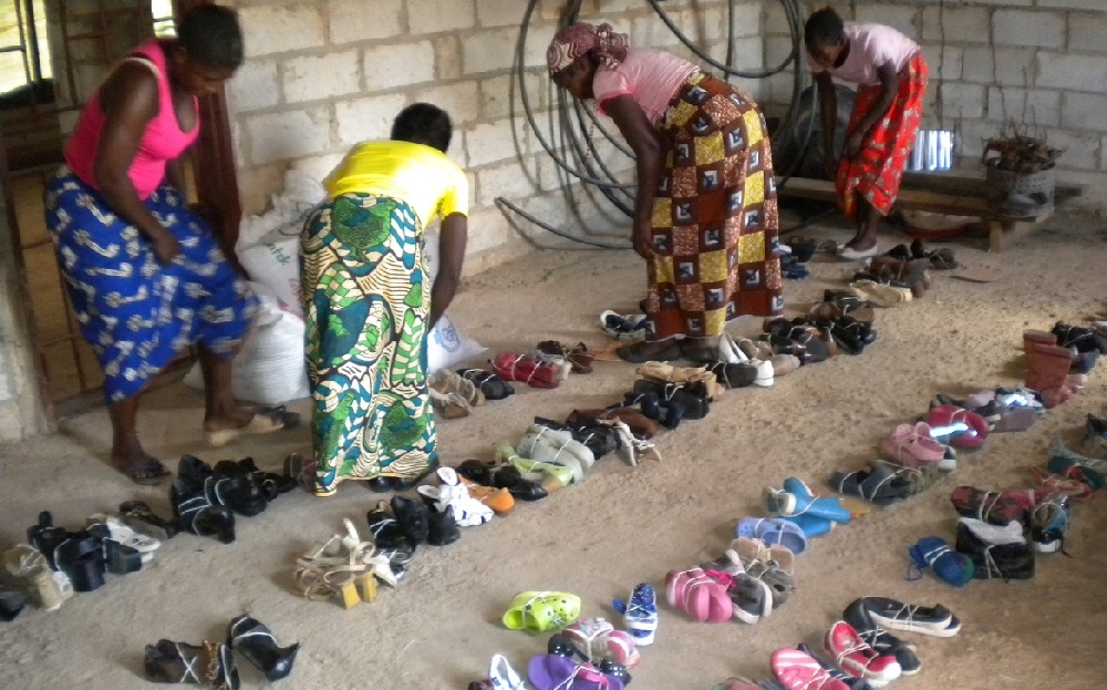 Wysyłka butów do Zambii