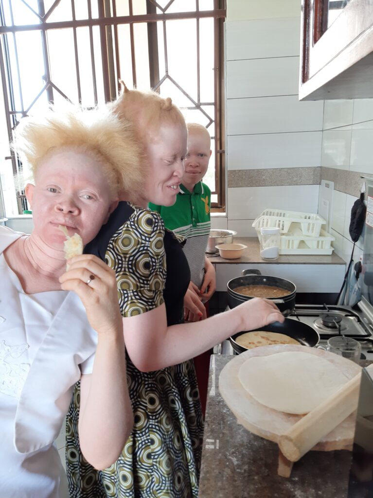 Wyposażenie domu dla albinosów w Mwanza (Tanzania)