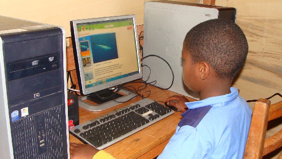Komputery dla podstawówki w Ndiembou-Bafoussam (Kamerun)