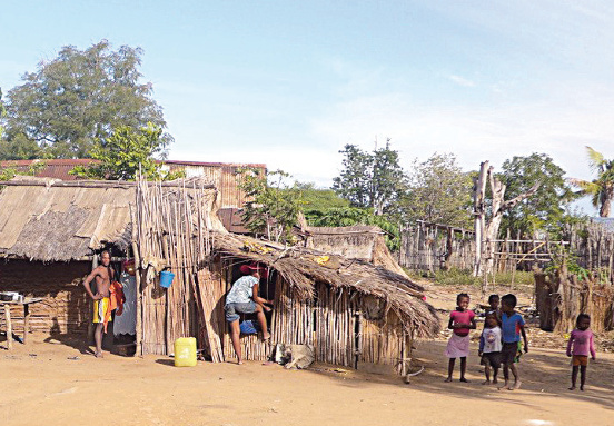 Budowa przychodni w Befasy (Madagaskar)