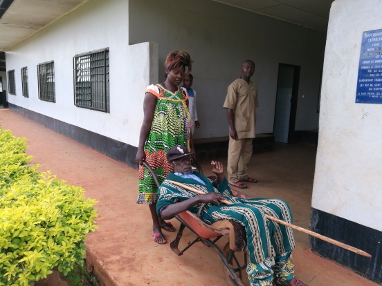 Remont ośrodka zdrowia w Essengu (Kamerun)