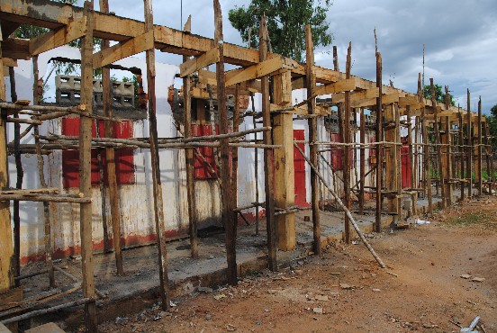 Budowa przychodni w Mampikony (Madagaskar)