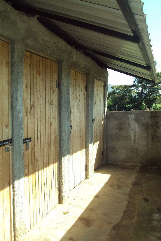 Toalety dla szkoły w Subukii (Kenia)