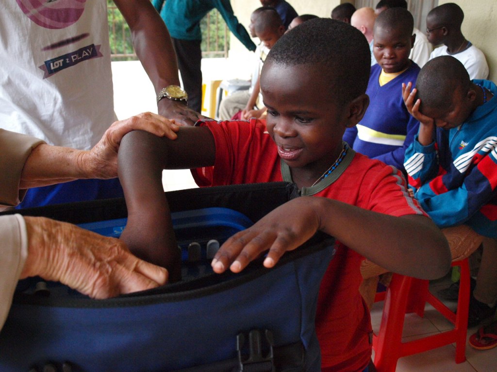 Maszyny brajlowskie dla niewidomych dzieci z Kibeho (Rwanda)