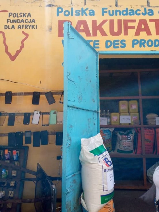 Otwarcie sklepu w dzielnicy Kimbanseke w Kinszasie