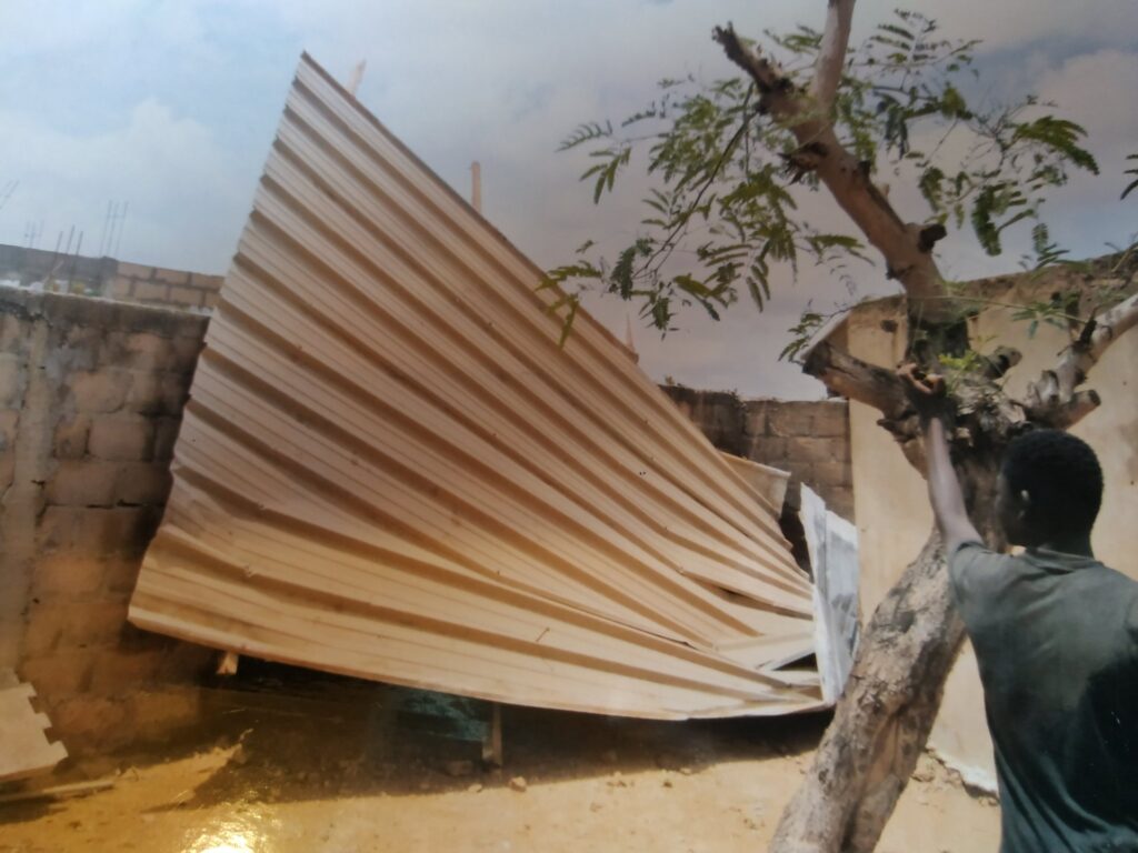Dach dla domu kobiet w Pandienou-Lehar (Senegal)