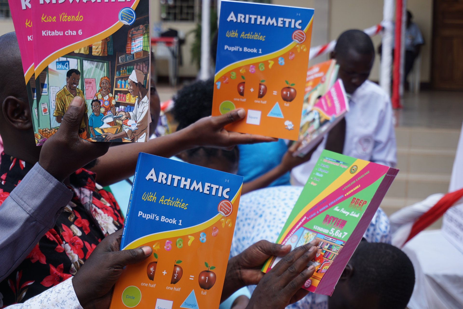 Podręczniki dla szkoły w Kiabakari (Tanzania)