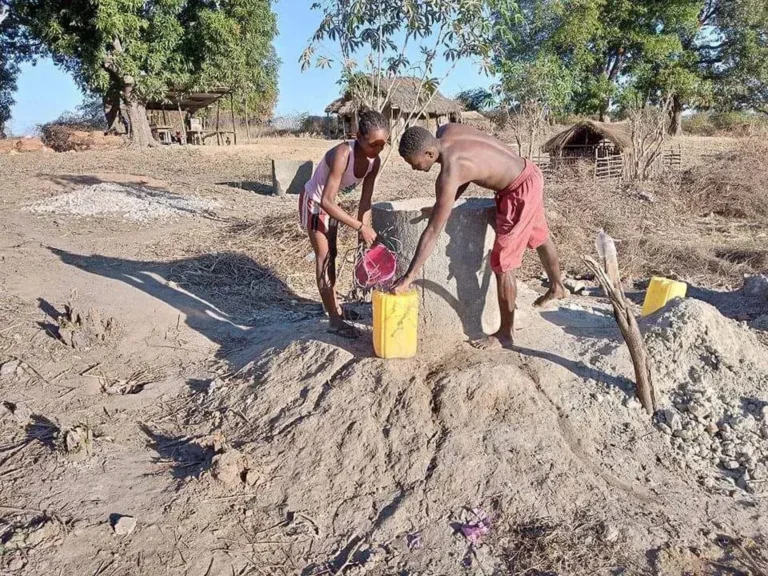 Studnie dla uczniów, studentów i wsi bez dostępu do wody pitnej (Madagaskar)
