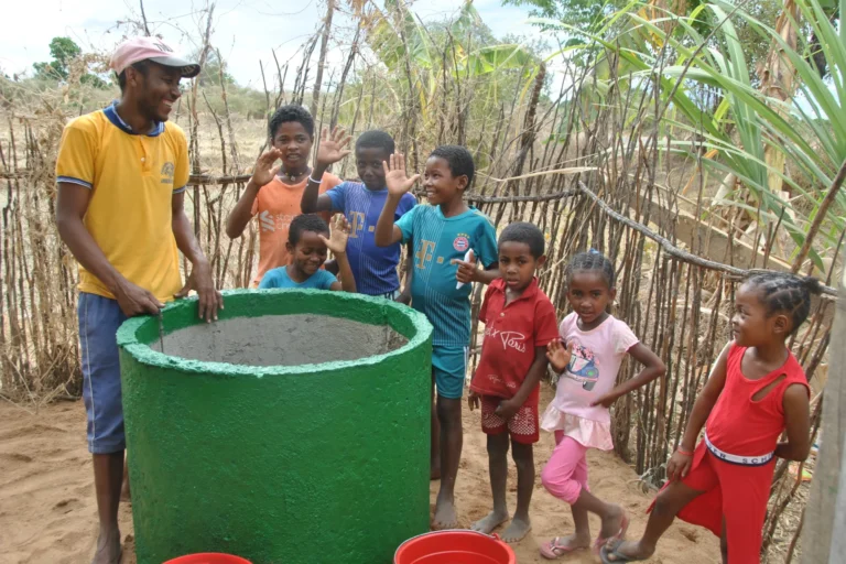 Studnie dla uczniów, studentów i wsi bez dostępu do wody pitnej (Madagaskar)