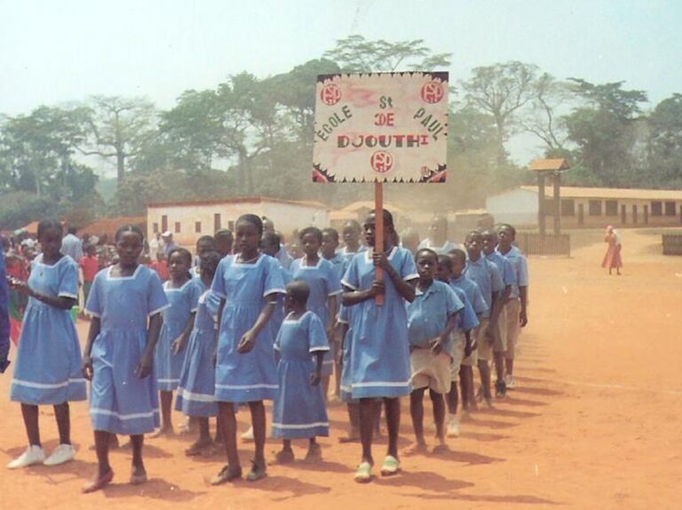 Wymiana dachu w szkole w Djouth (Kamerun)