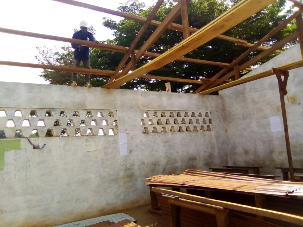 Wymiana dachu szkoły w Djouth (Kamerun)