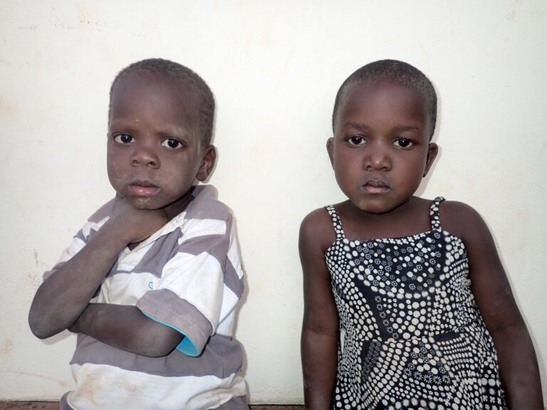 Akty urodzenia dla 1000 dzieci z rejonu kopalni złota w Geita (Tanzania)