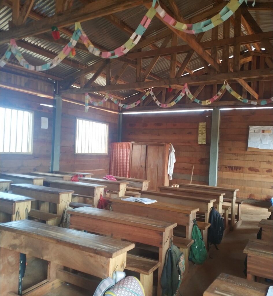 Budowa sali lekcyjnej w Abong Mbang (Kamerun)