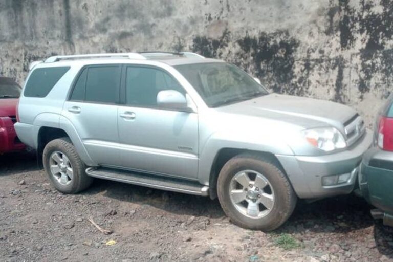 Zakup samochodu dla szkół w rejonie Abong Mbang (Kamerun)