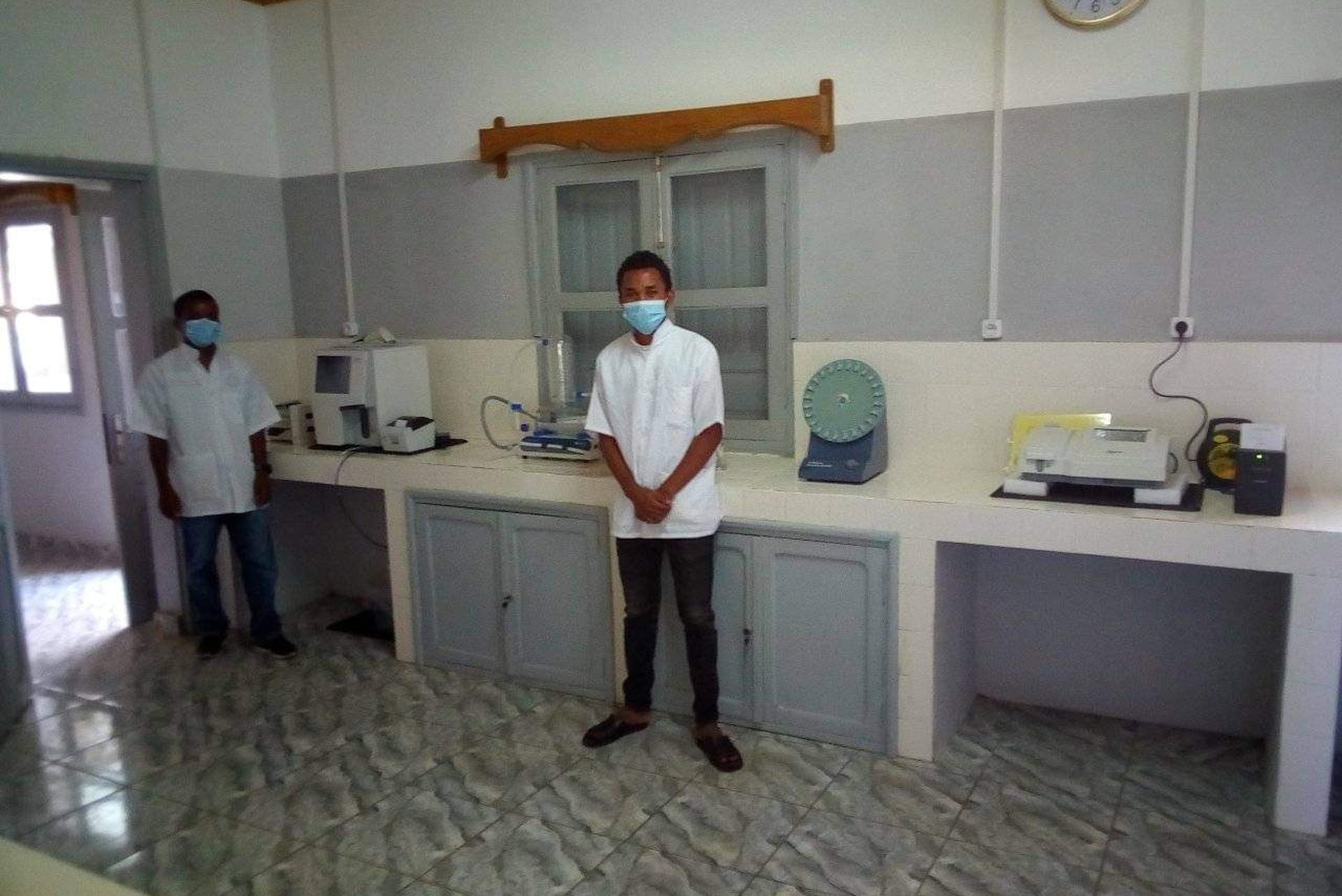Wyposażenie laboratorium w Marillac – Tolagnaro (Madagaskar)