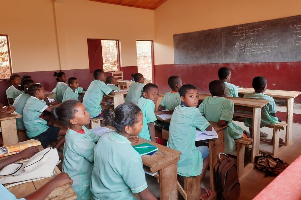 Budowa gimnazjum i liceum w Ankalarobe (Madagaskar)