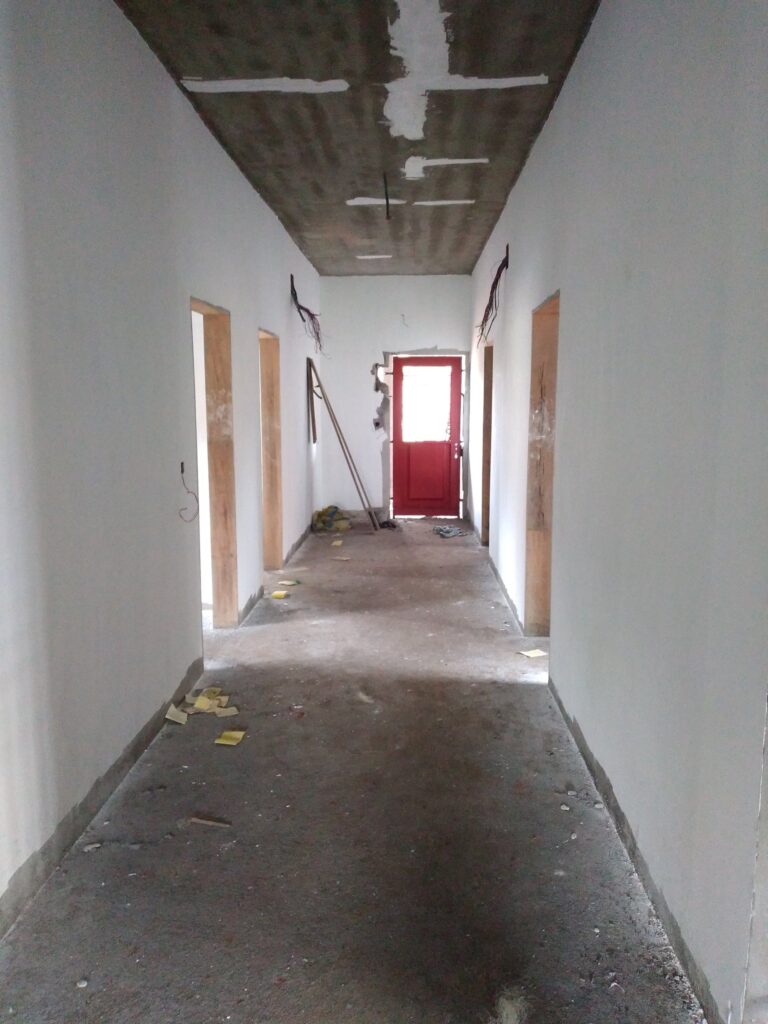 Drzwi dla centrum szkoleniowego w Yaounde (Kamerun)