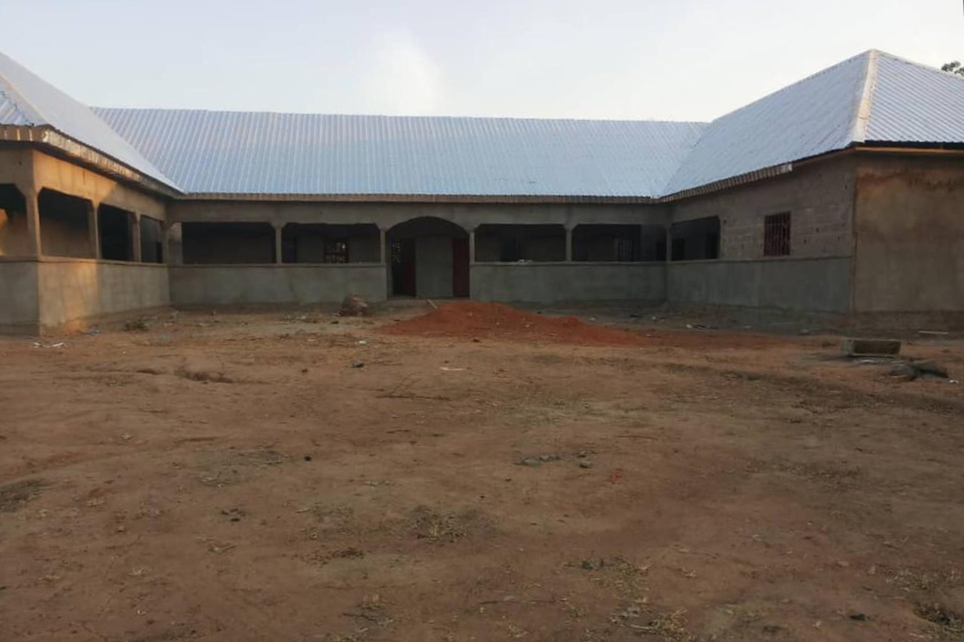 Wykończenie ośrodka zdrowia w Madingring (Kamerun)