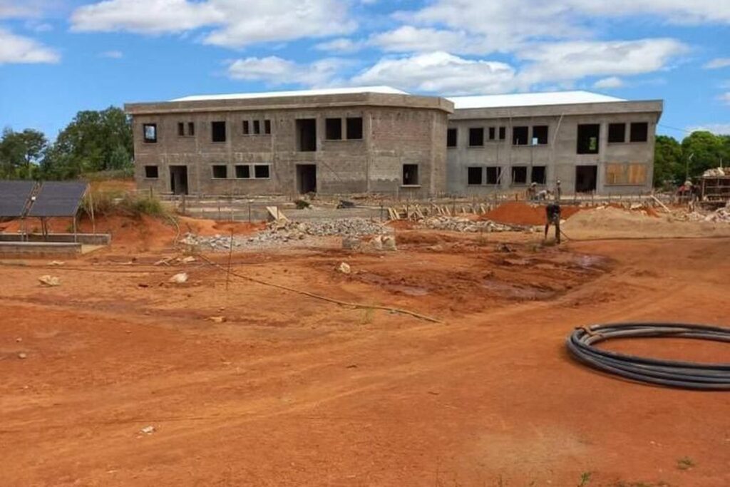 Zakup ziemi pod przyszłe budynki szpitala w Mampikony (Madagaskar)