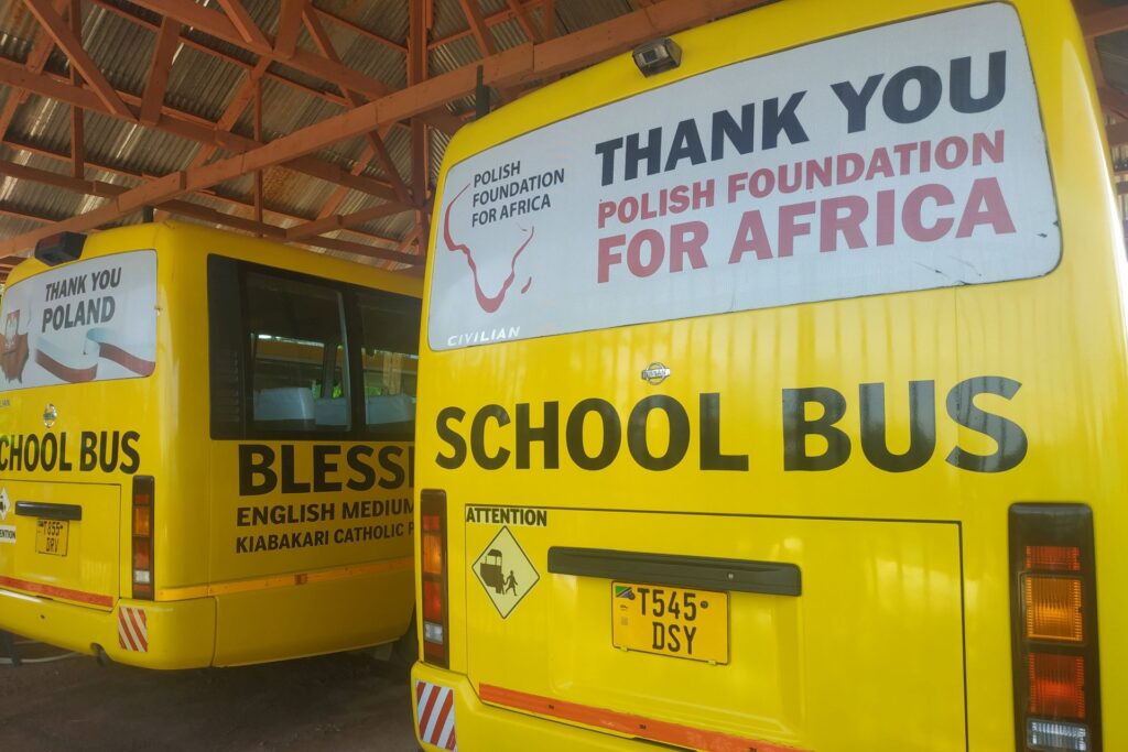 Szkolny autobus dla dzieci w Kiabakari (Tanzania)