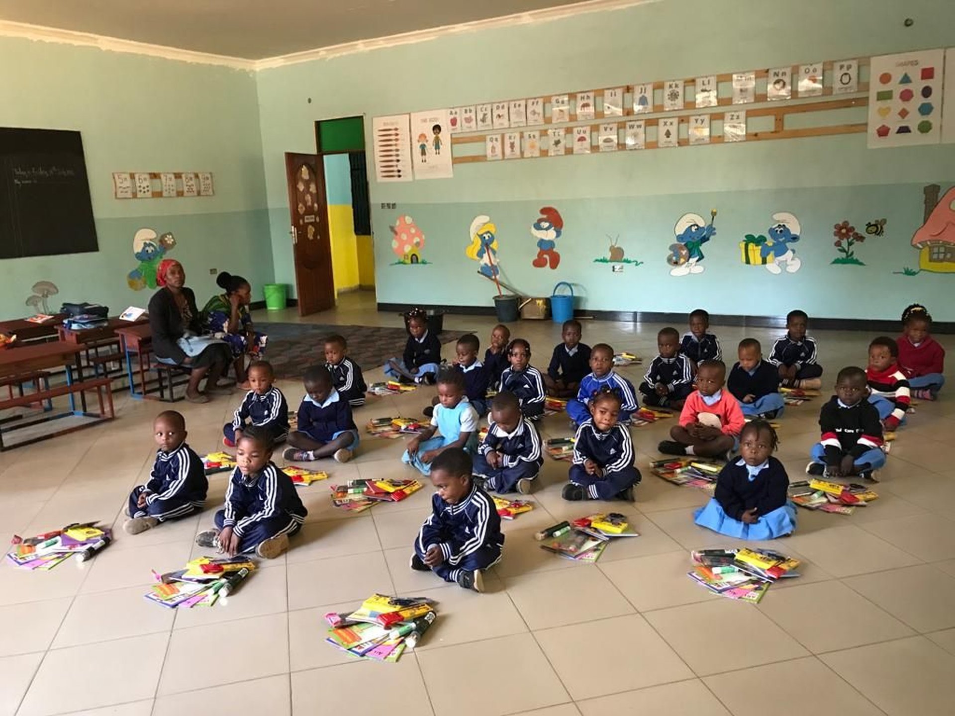 Materiały dydaktyczne dla dzieci w przedszkolu w Mwanzie (Tanzania)