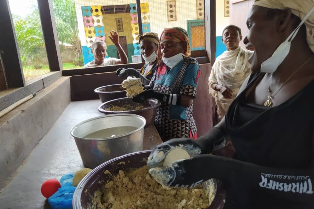 Produkcja mydła w Mongoumba (Republika Środkowoafrykańska)