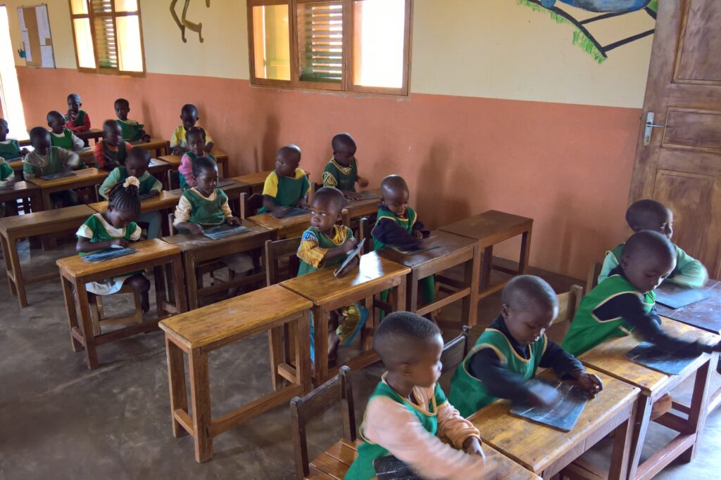 Wsparcie szkoły w Essiengbot (Kamerun)