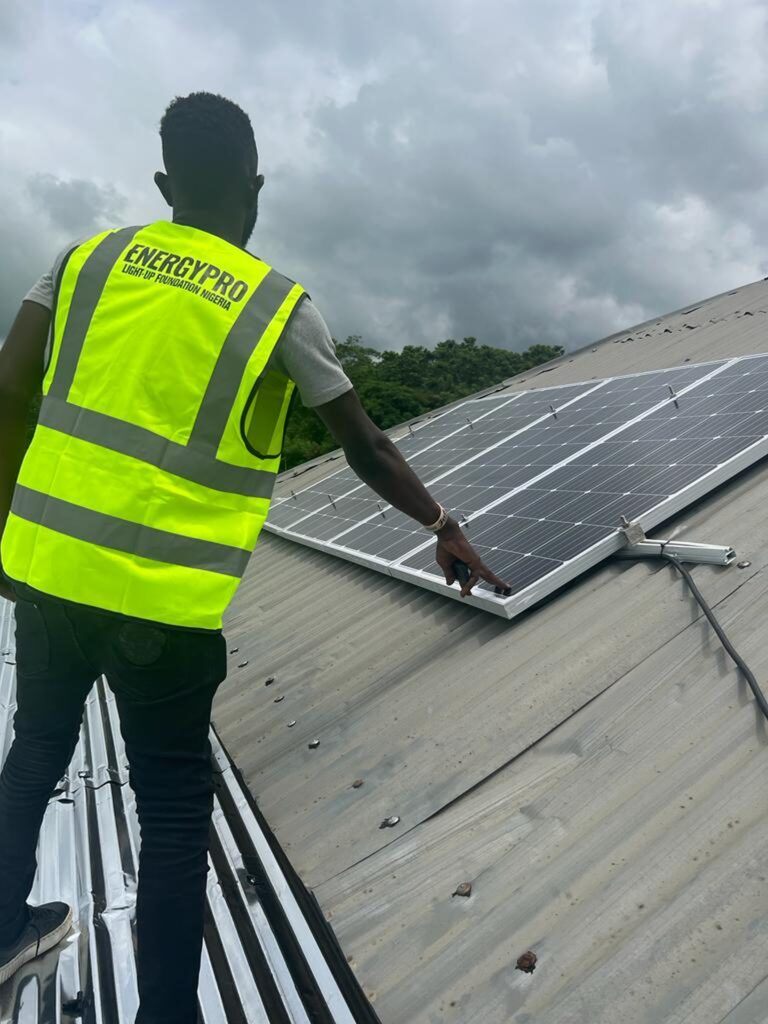 Energia słoneczna dla szkoły w Ojutayo (Nigeria)