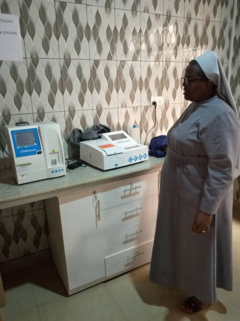 Zakup sprzętu dla kliniki w Masaka (Rwanda)