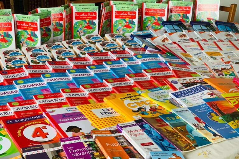 Podręczniki dla uczniów ze szkoły w Andilambe i Mampikony (Madagaskar)