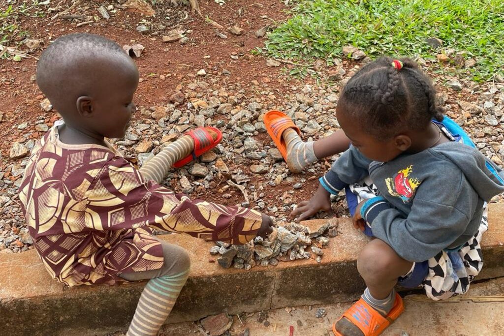 Zakup ziemi pod budowę żłobka dla ubogich dzieci i sierot w Bafoussam (Kamerun)