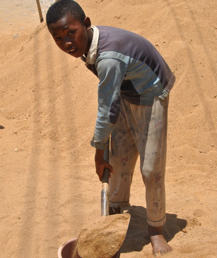 Dożywianie 1700 głodnych dzieci na Madagaskarze