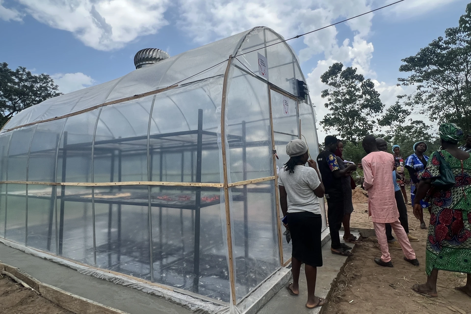 Suszarnia solarna dla rolników w Ojútáyé (Nigeria)