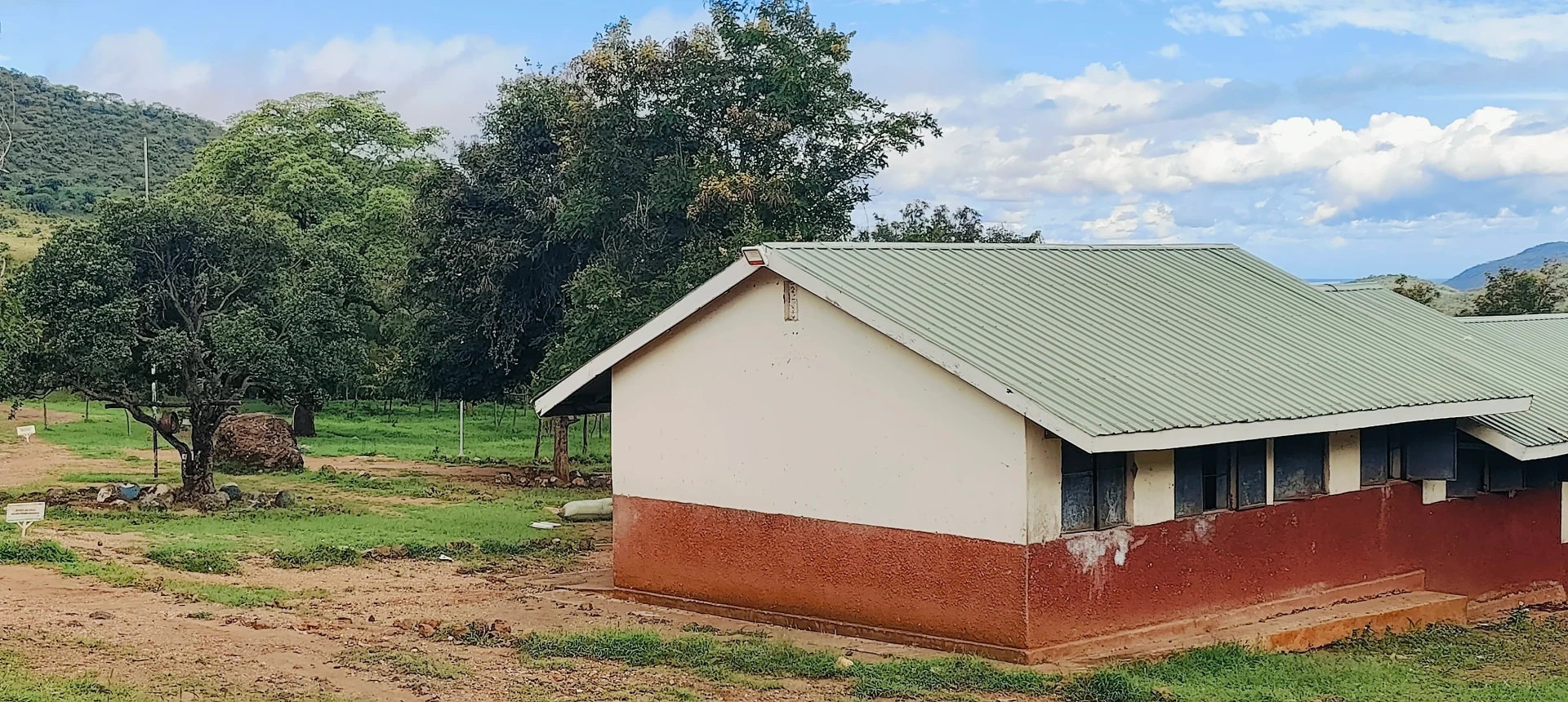 Panele słoneczne w szkole podstawowej w Tapac (Uganda)