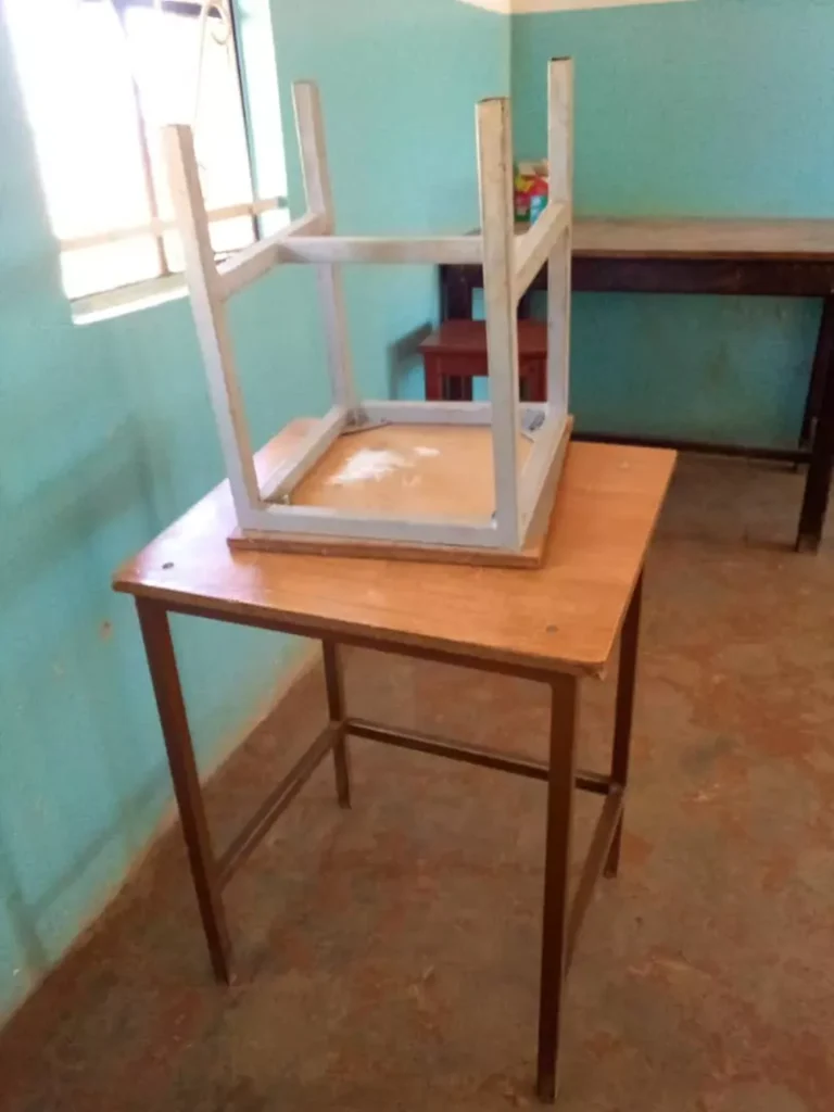 Wyposażenie szkoły w Kafue oraz salonu fryzjerskiego w Kabwe (Zambia)