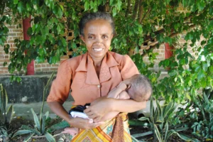 Mleko humanizowane dla noworodków w klinice w Mampikony (Madagaskar)