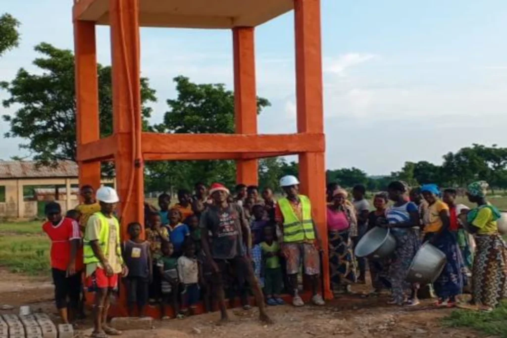 Montaż studni głębinowej dla szkoły podstawowej i przedszkola we wiosce Sinewota (Togo)