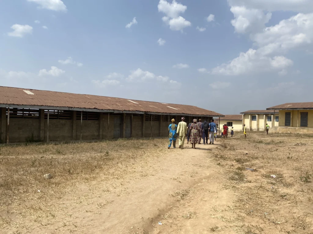 Panele słoneczne dla szkoły podstawowej w Ejigbo (Nigeria)