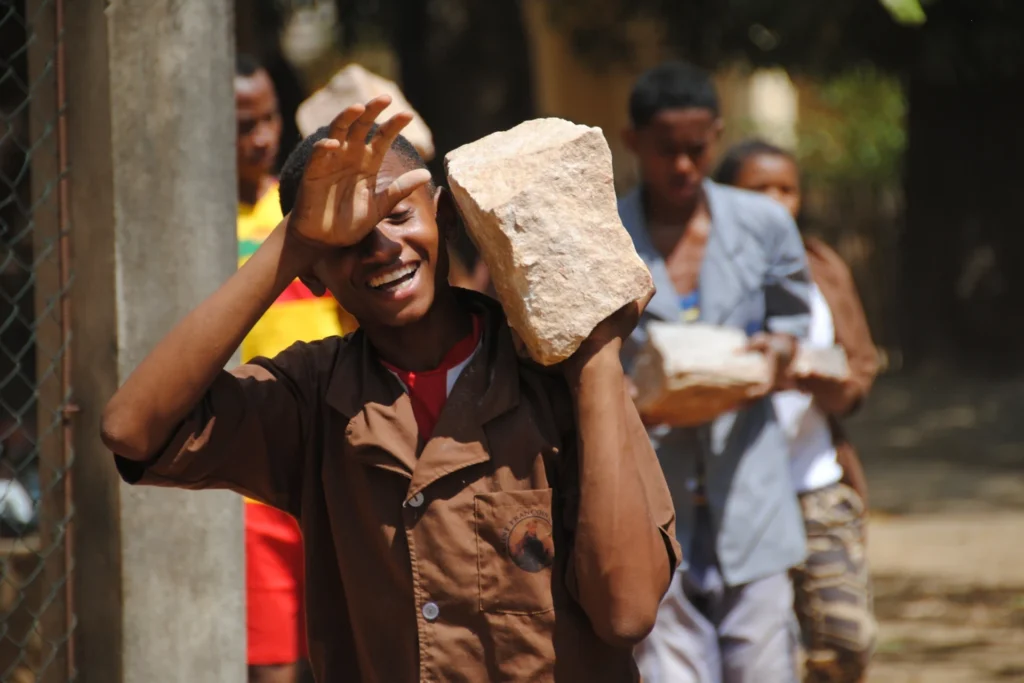 Siedem stanowisk pracy dla personelu medycznego w szpitalu w Mampikony (Madagaskar)