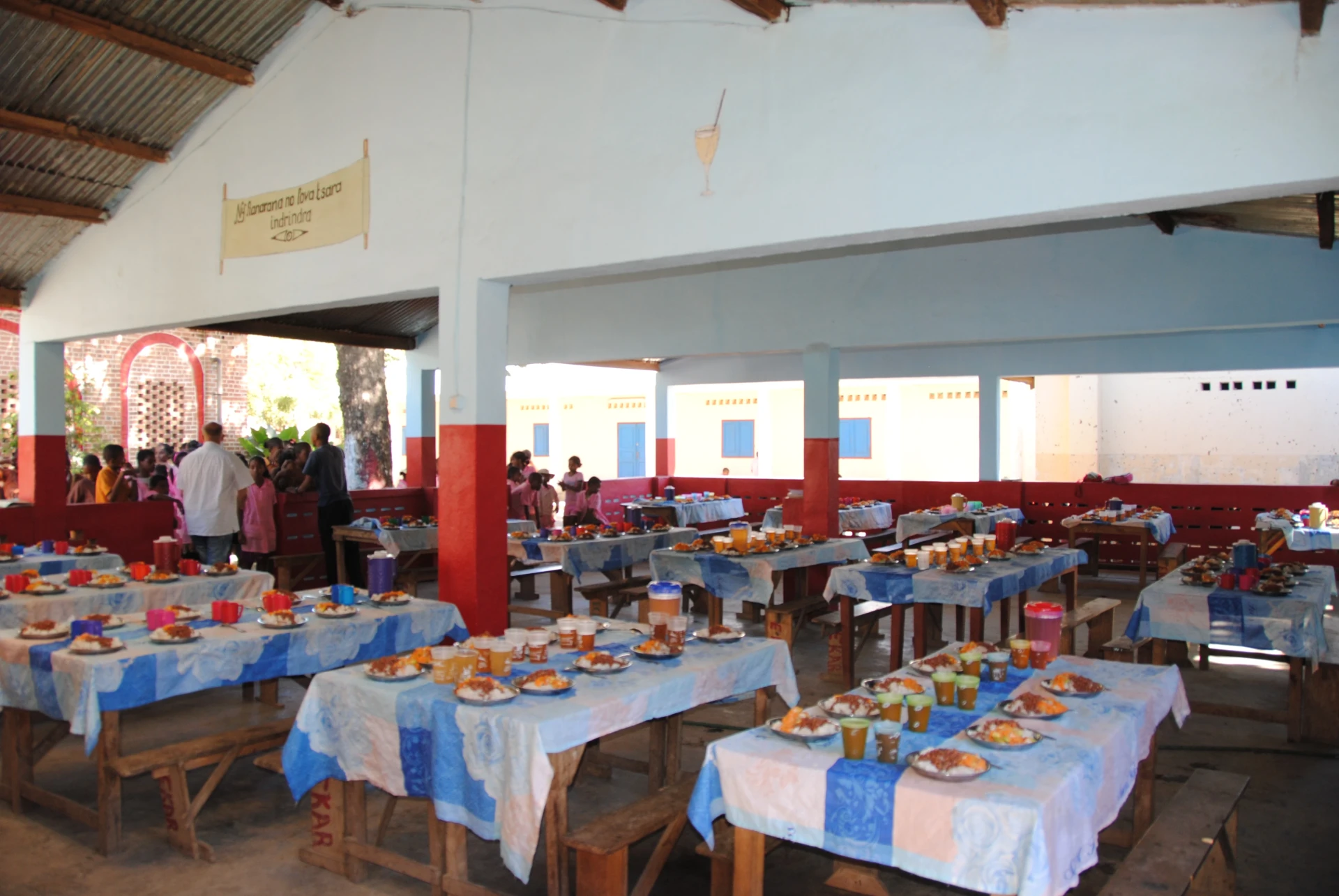 Edukacja i dożywianie dzieci na Madagaskarze