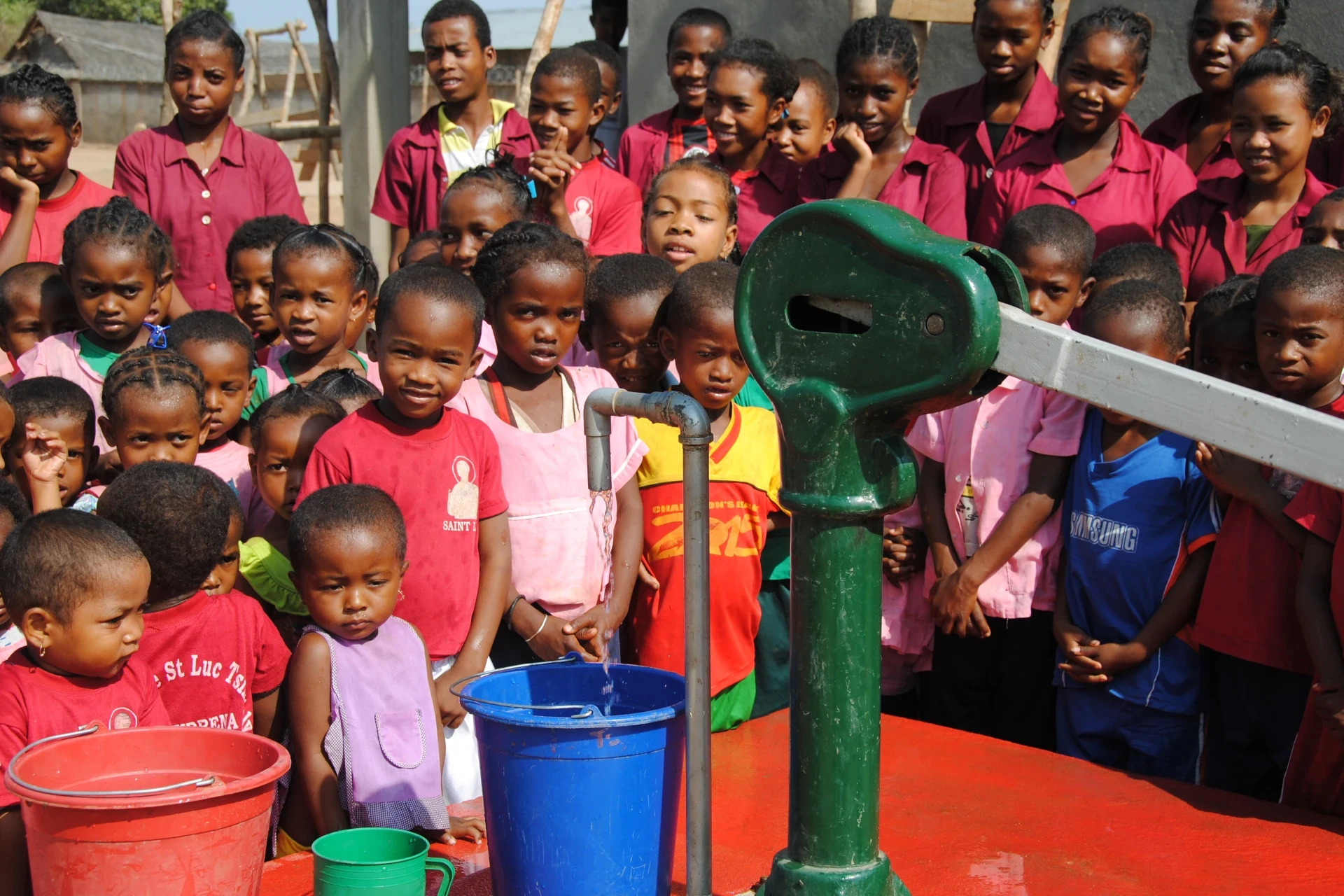 Budowa 10 studni kopanych w okolicy Antananarywy (Madagaskar)